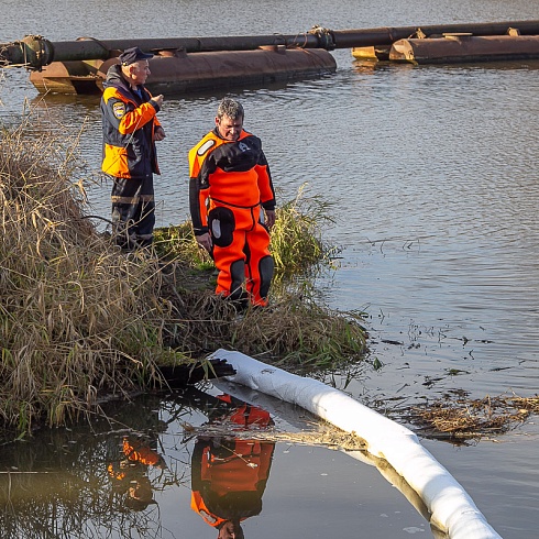 Спасатели владимирского регионального отделения РОССОЮЗСПАССа локализовали последствия загрязнения реки Клязьма