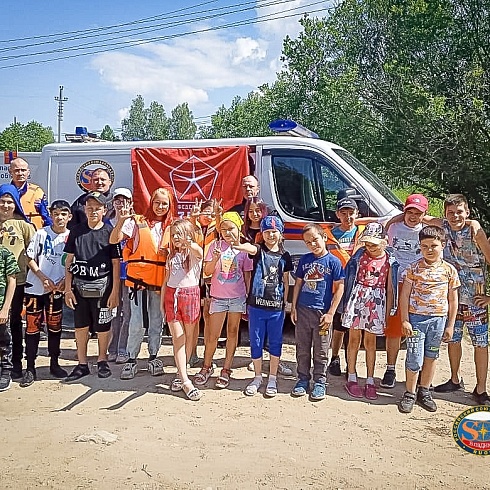Спасатели РОССОЮЗСПАССа Владимирской области провели занятие для ребят из летнего лагеря Мелеховской школы № 1 по безопасности на воде