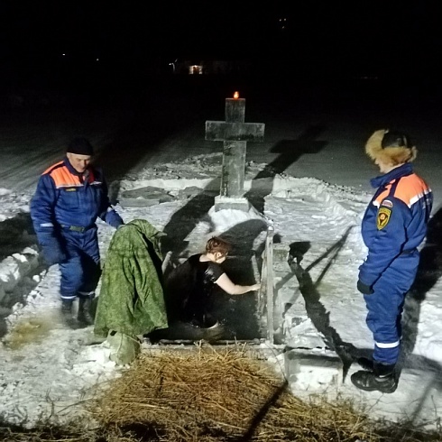 Владимирские спасатели обеспечили безопасность на крещенских купаниях 