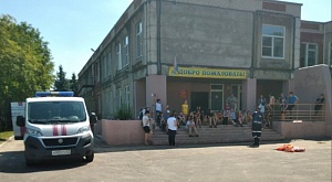 В рамках акции «Мои безопасные каникулы» спасатели РОССОЮЗСПАСа провели занятие в школьном лагере Ново-Александровской школы. 