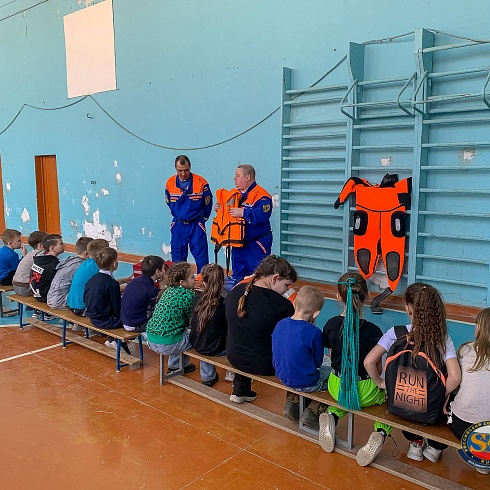 Спасатели владимирского РОССОЮЗСПАСА рассказали школьникам о правилах поведения на водных объектах весной