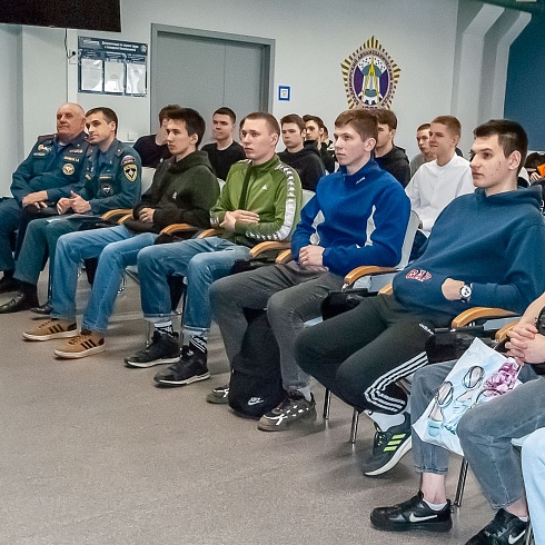 Во Владимире на чемпионате по профессиональному мастерству «Профессионалы» студентам рассказали о работе пожарных