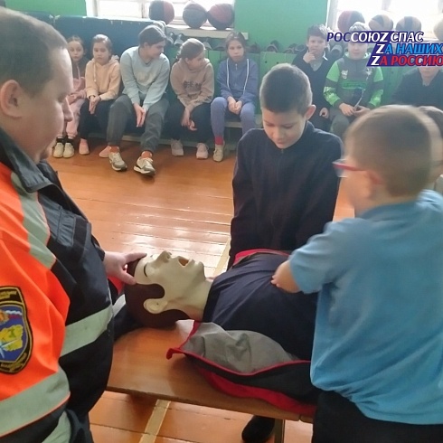 Занятия по правилам безопасности на водных объектах в Гаврильцевской школе Камешковского района