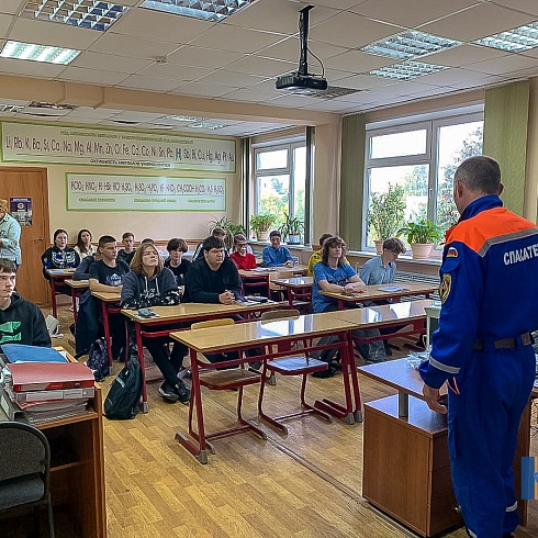 Спасатели АСФ во Владимирском индустриальном колледже рассказали студентам о правилах пожарной безопасности
