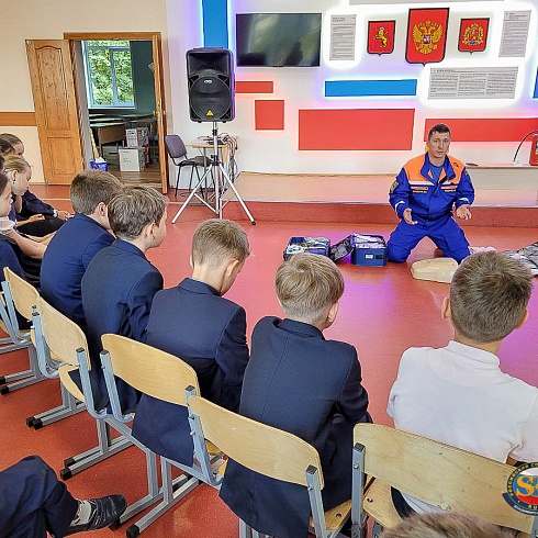Во Владимире спасатели регионального РОССОЮЗСПАСа провели занятия с учениками школы № 22 по оказанию первой помощи